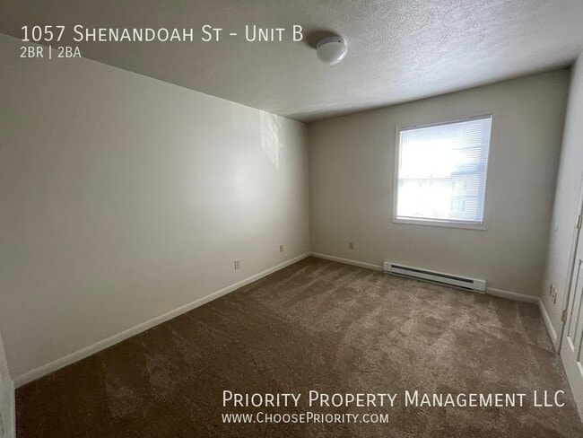 Building Photo - 2 Bedroom, 1.5 Bathroom Townhome in Harris...