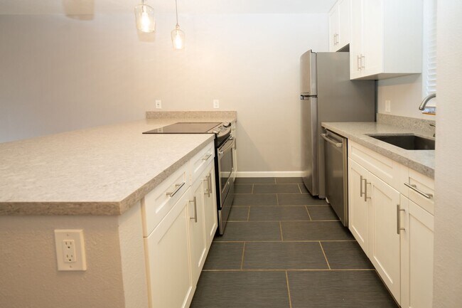Building Photo - 2-Bedroom, 2-Bathroom Home in Waipahu – 2 Parking Stalls & Private Backyard