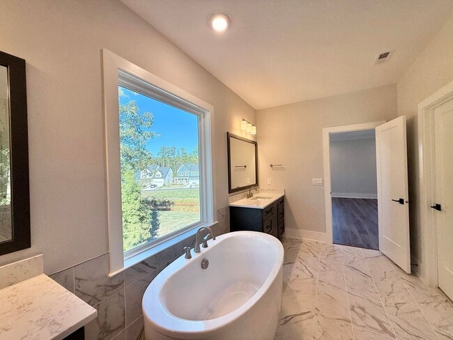 Building Photo - Newly Built 5BD, 4.5BA Knightdale Home wit...