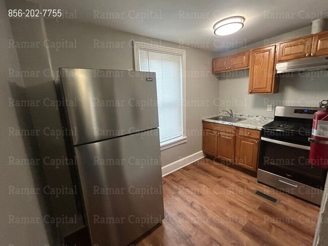 Building Photo - 912 Mt Ephraim Ave