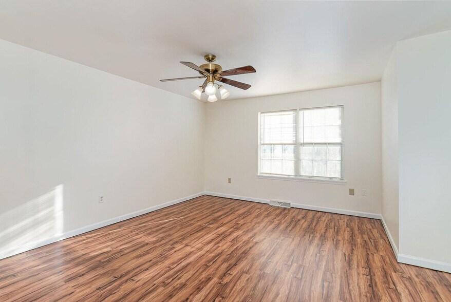 Building Photo - 6280 Spring Knoll Dr