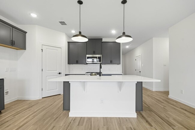 Building Photo - 8427 Bay Rdg Cir