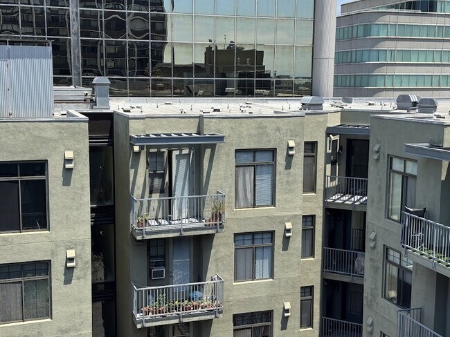 Building Photo - 989 Franklin St