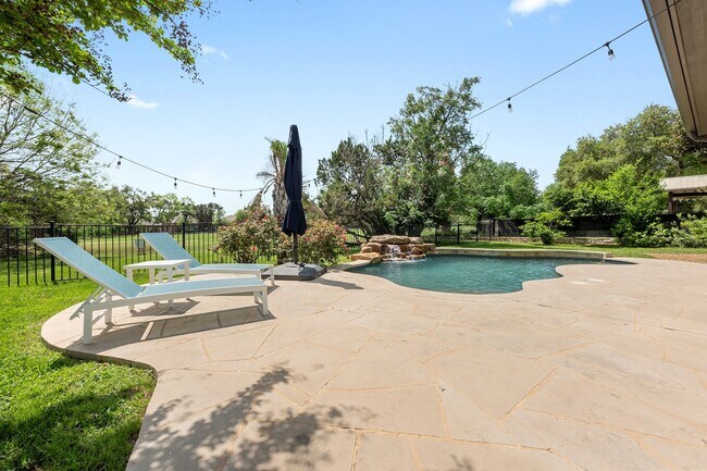 Building Photo - 206 Lido St