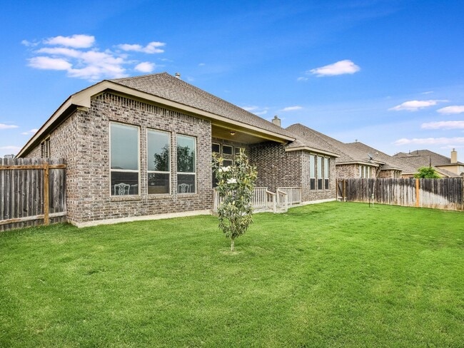 Building Photo - 3925 Octavia Dr