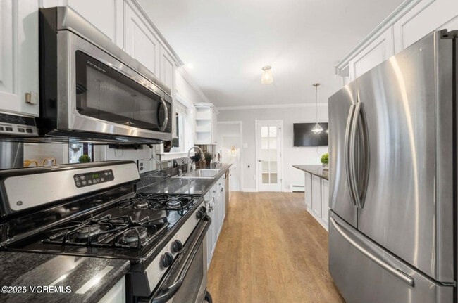 Building Photo - 146 S Bath Ave