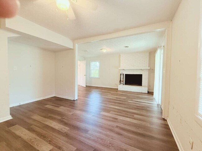 Building Photo - Welcome Home to Timeless Charm and Modern ...