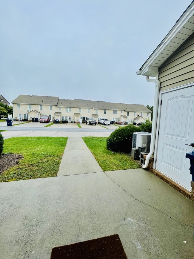 Building Photo - 518 Capstone Dr