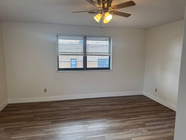 Building Photo - 1748 Jancey St