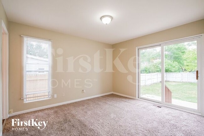 Building Photo - 319 Fairlawn Dr