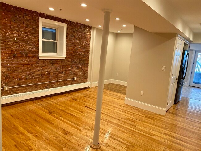 Building Photo - 96 Webster St