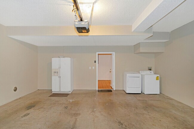 Building Photo - 21800 Marylee St