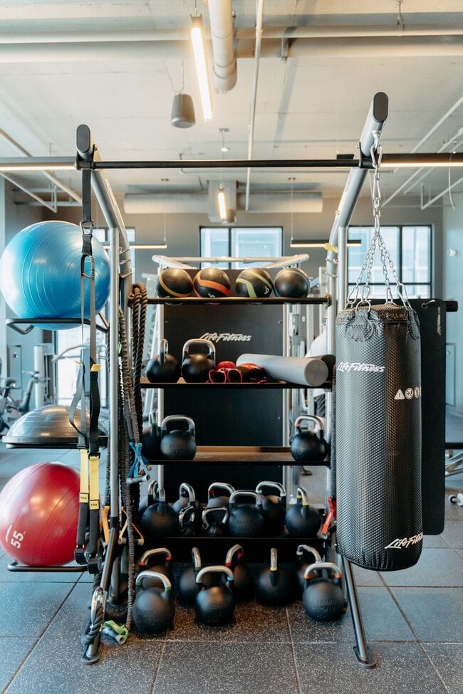 Building Photo - 755 S Clark St