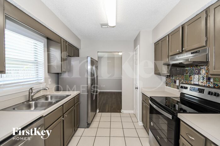 Building Photo - 12732 Clear Springs Dr