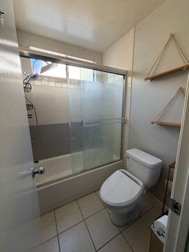 Building Photo - Hollywood Luxury 2 Bed Condo!