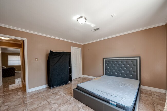 Building Photo - 7711 Beechnut St