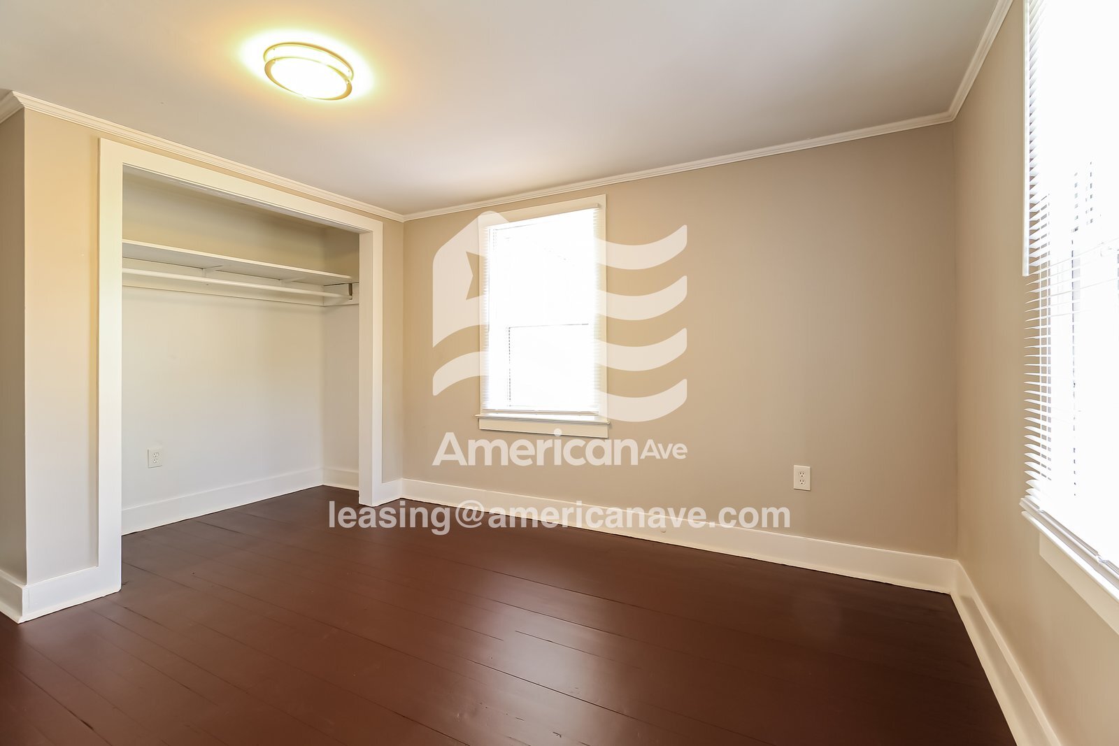 Building Photo - 202 Oak St