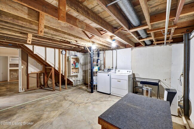 Building Photo - 7405 Ridan Way