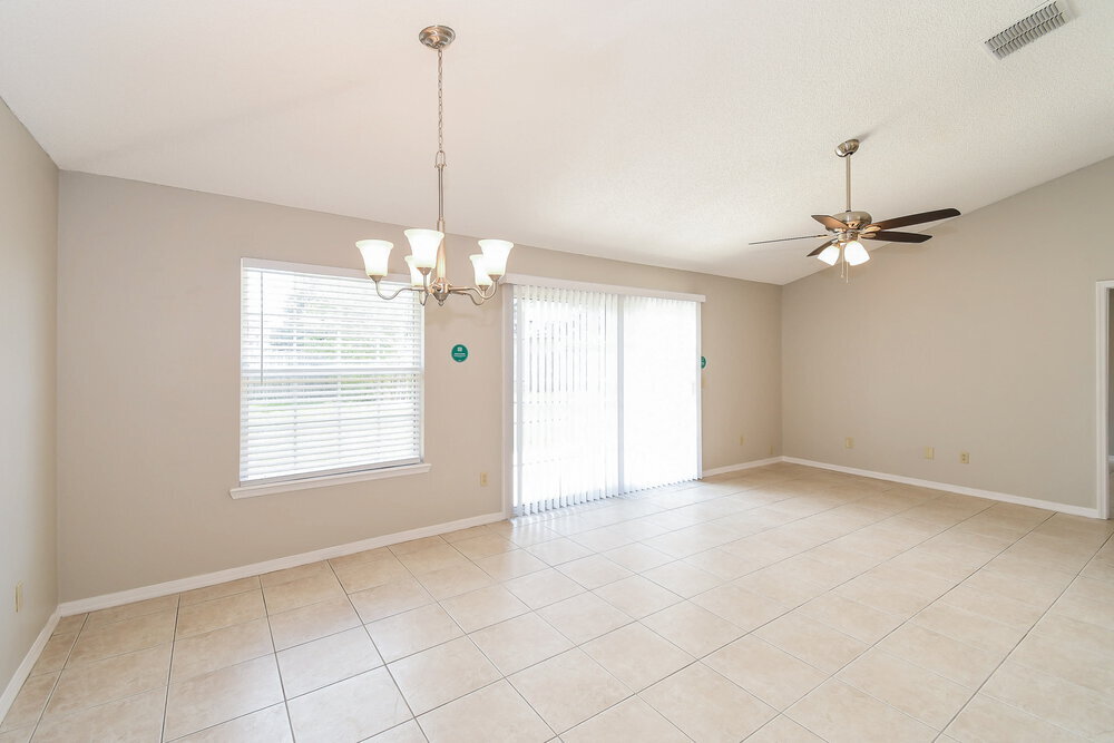 Building Photo - 809 Long Lake Dr