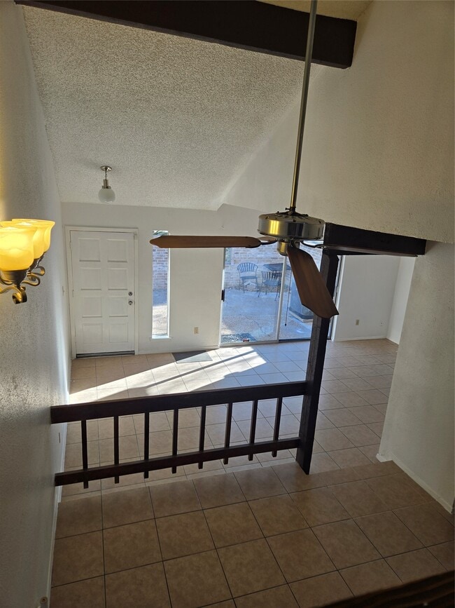 Building Photo - 12906 Leader St