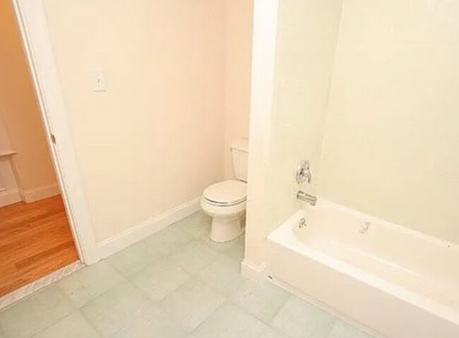 Building Photo - Newly Renovated Apartment in Brewerytown