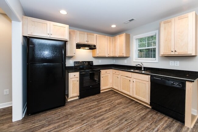 Building Photo - Beautiful 3BD/2.5BA Duplex Home!