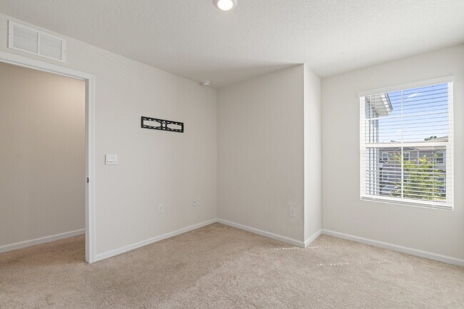 Building Photo - Oakleaf Plantation 3-Bedroom Townhouse in Towering Oaks – Spacious 1450 Sq Ft Living with 2 Full ...