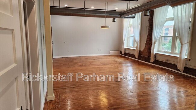 Building Photo - 1204 1st Ave