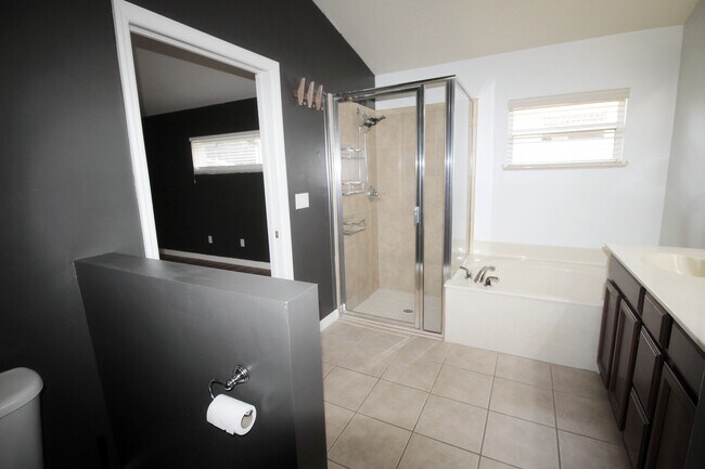 Building Photo - 6428 Waverly Green Way