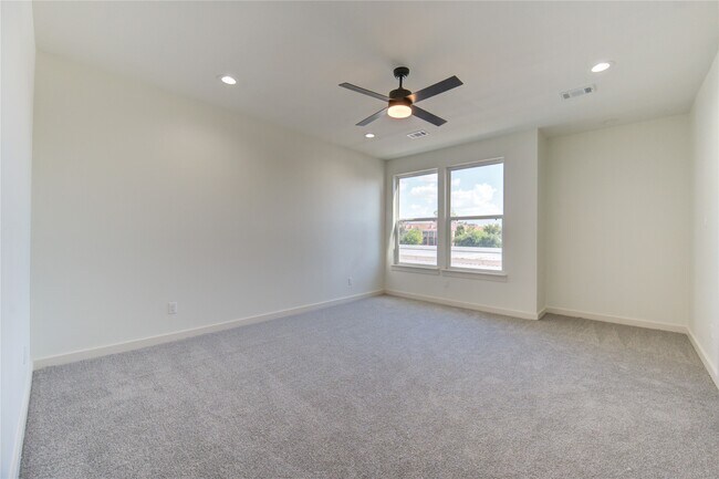 Building Photo - 2914 El Fenice Ln