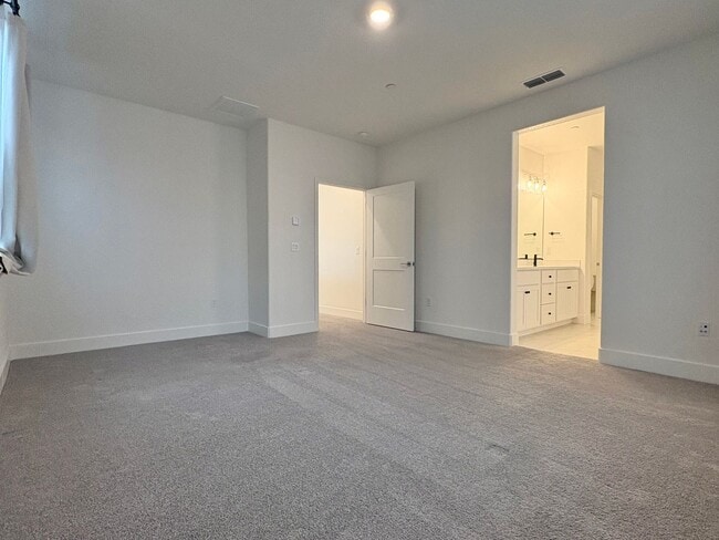 Building Photo - Beautiful 4 Bedroom 2.5 bath Home In Oakley with Solar