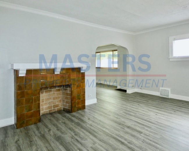 Building Photo - 3 Bedroom 1.5 Bathroom House