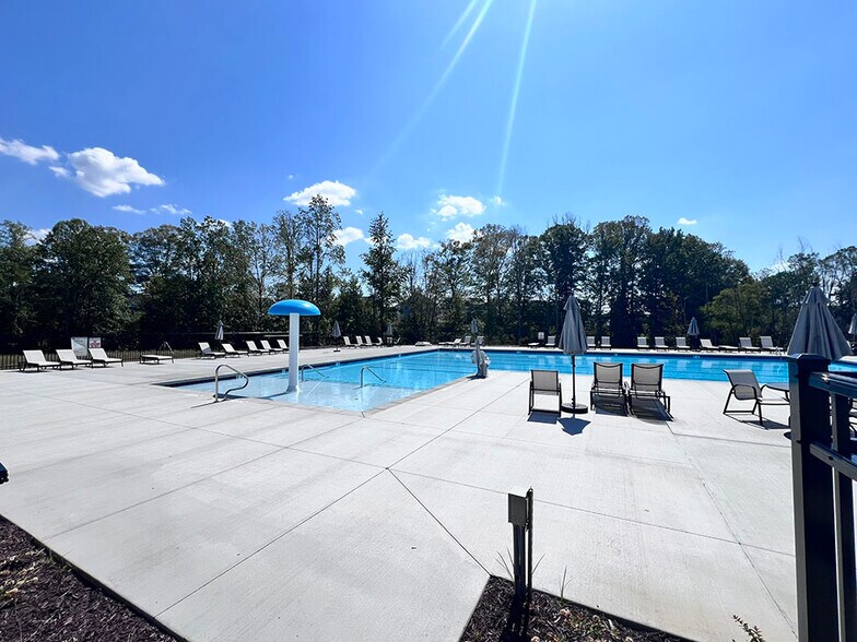 Building Photo - 139 Siebold St