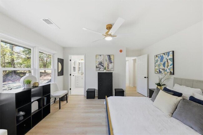 Building Photo - 3488 Richmond Dr SE