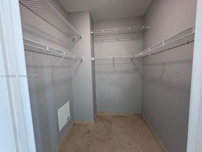 Building Photo - 601 NE 36th St