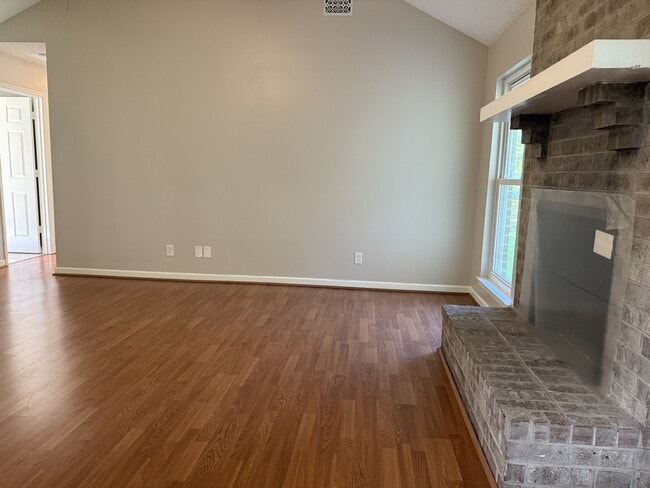 Building Photo - 122 Longleaf Cir