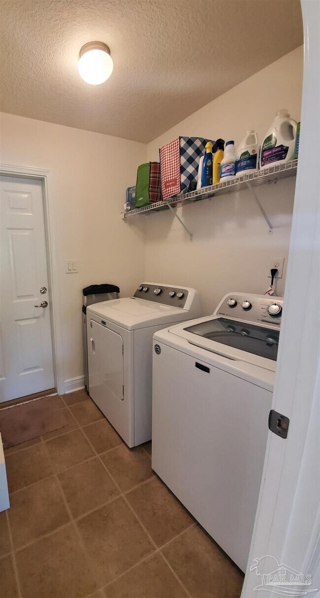 Building Photo - 2200 Somerville Ct