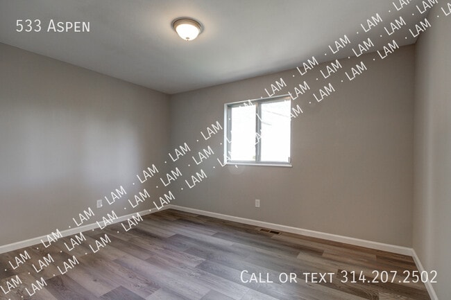 Building Photo - 533 Aspen Dr