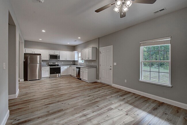 Building Photo - Newer construction single family home for lease!