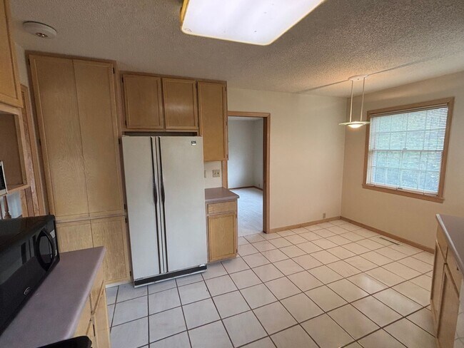 Building Photo - 154-154 Cayman St