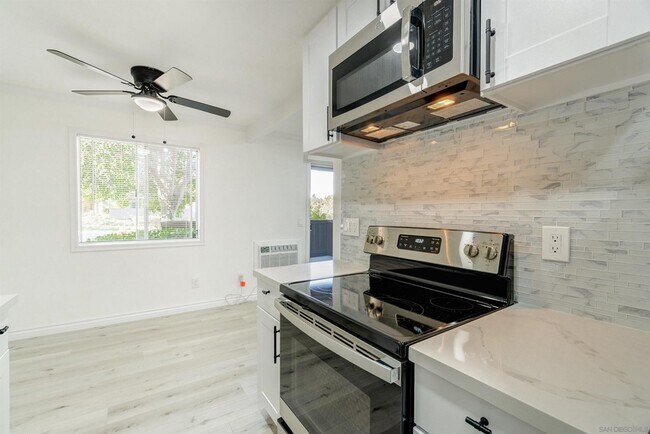 Building Photo - 9175 Campina Dr