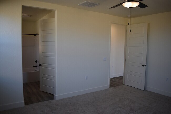 Building Photo - 744 Stephanie Dr