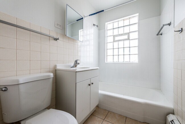 Building Photo - 8326-8332 S Ellis Ave Chicago, IL 60619