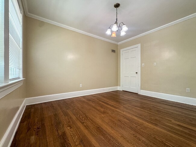 Building Photo - 512 1/2 Westmont Drive