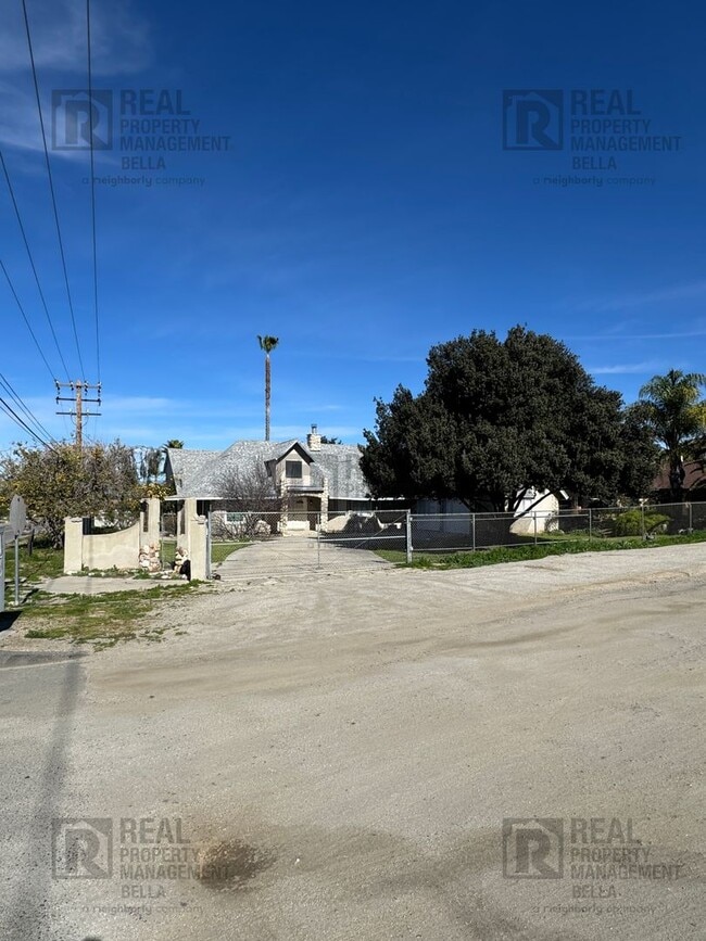 Building Photo - Peaceful Nuevo Living with Gated Driveway, Spacious Layout and Outdoor Living