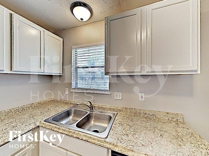 Building Photo - 23059 Banquo Dr