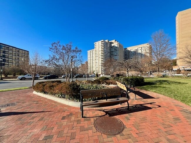 Building Photo - 4515 Willard Ave