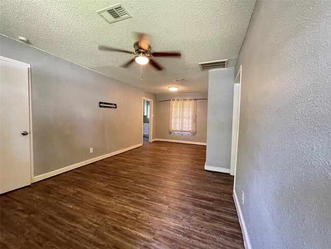 Building Photo - 5213 Anzio Rd