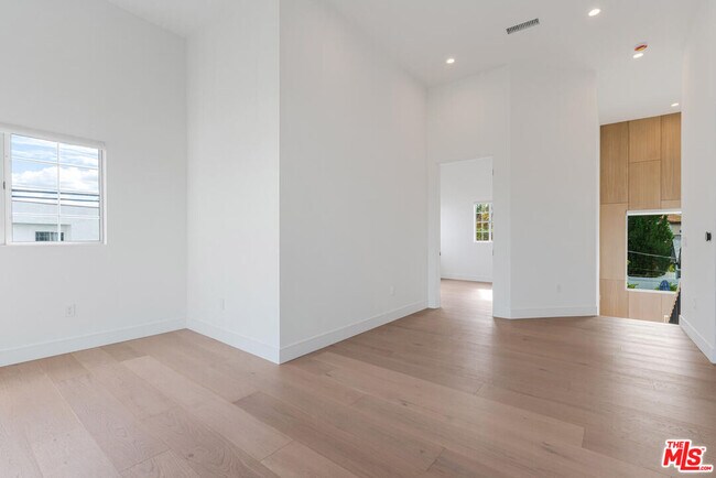 Building Photo - 5110 Garden Grove Ave
