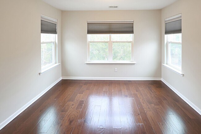 Building Photo - Stunning & Spacious 4 Bedroom Home in Highland Falls Community